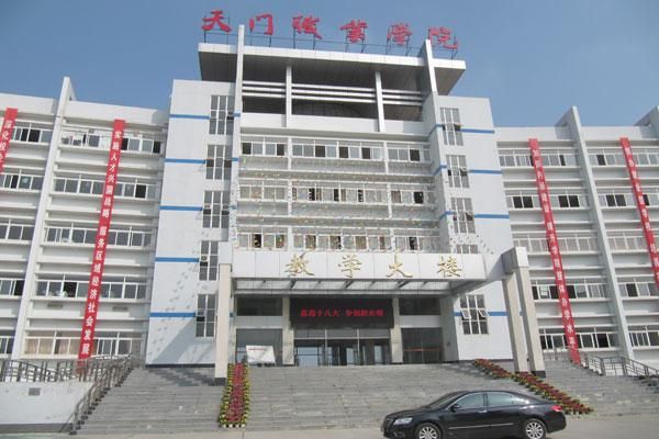 天门市职业技术教育中心招生电话？职业教育学校招生