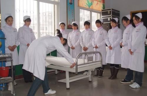 当男护士可以报考哪些学校？曹县职业教育招生要求高中