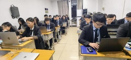 北京长城研修学院怎么样啊？我准备去学电子商务专业？八维教育招生老师薪资多少