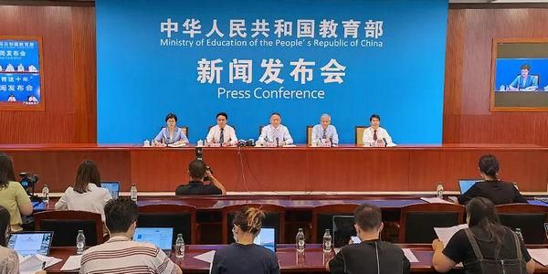 几几年的八月召开了科学和教育工作谈会恢复了废除十年的高等学生招生考试制度？教育局小学招生座谈会