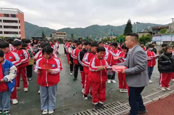 纳雍县第六中学招生哪些片区学生？（纳雍县教育招生公司地址）