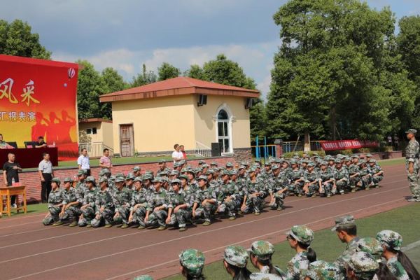 成都铁路卫校军训多少天？（成都学校国防教育班招生）