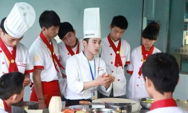 想学厨师，该怎么起步啊？（听道教育招生）