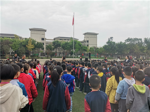 崇州小学升初中是按学籍还是户籍？（崇州教育基地招生）