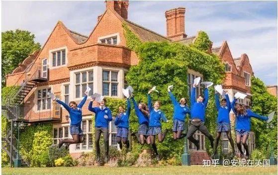 为什么英国教育分为公立学校和贵族学校？（英国私校教育招生）