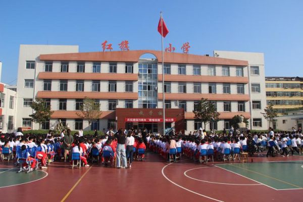红旗小学一年级几个班？（红旗小学教育集团招生）
